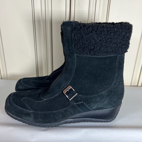 Sudini Black Suede Front Zip Ankle Booties Shoes Size 6M - Picture 3 of 6